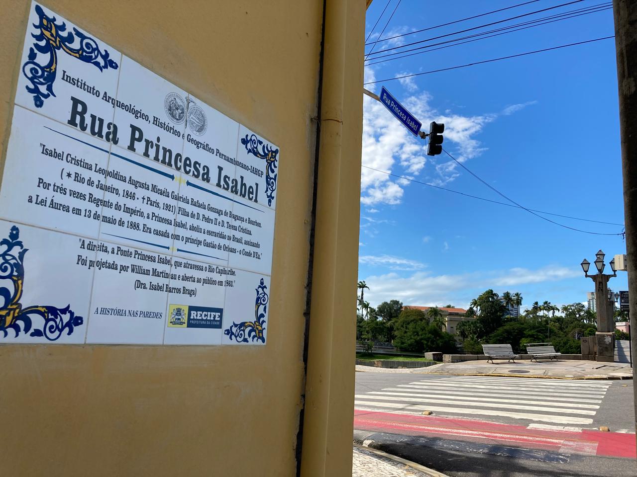 Inscrição em azulejo mostra história  no Centro do Recife/Foto: Prefeitura do Recife