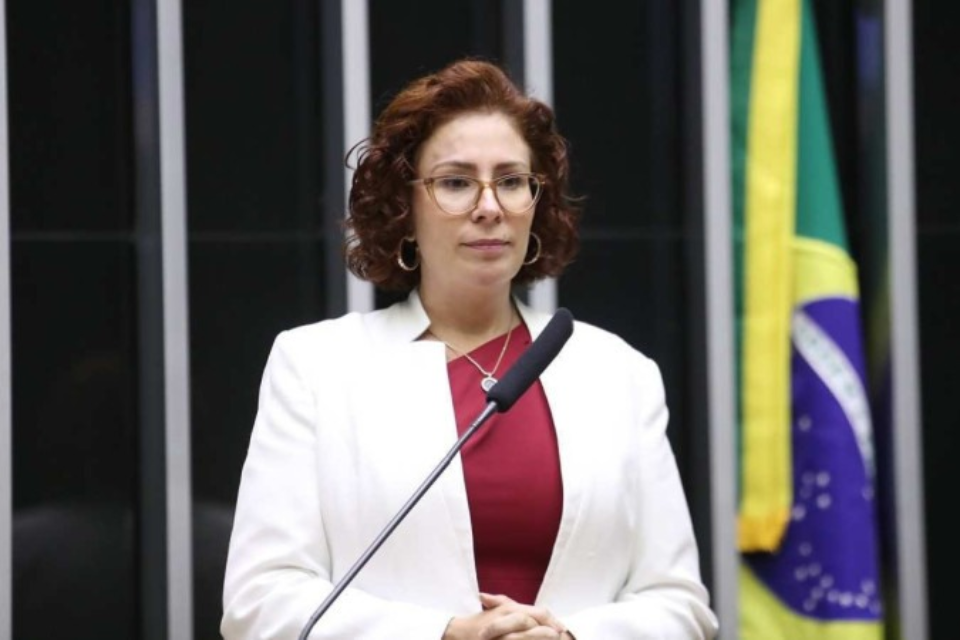 Zambelli, r&eacute; por persegui&ccedil;&atilde;o armada, enviou ao TCU e ao Minist&eacute;rio P&uacute;blico Federal (MPF), em dezembro de 2024, um of&iacute;cio solicitando a investiga&ccedil;&atilde;o da empresa por poss&iacute;vel desvio de verba p&uacute;blica administrada pela Ag&ecirc;ncia Nacional do Cinema (Ancine)/Cr&eacute;dito: Zeca Ribeiro/C&acirc;mara dos Deputados