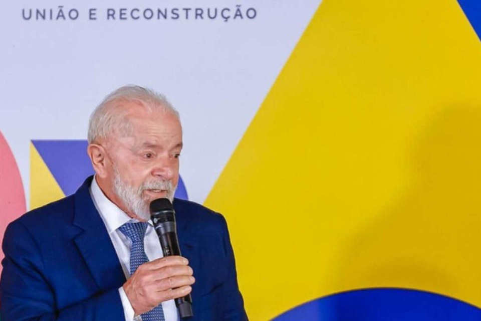 Se aprovada, a mudança significa que o trabalhador poderá fazer empréstimos com as parcelas descontadas diretamente do FGTS/Crédito: Ricardo Stuckert / PR Se aprovada, a mudança significa que o trabalhador poderá fazer empréstimos com as parcelas descontadas diretamente do FGTS/Crédito: Ricardo Stuckert / PR