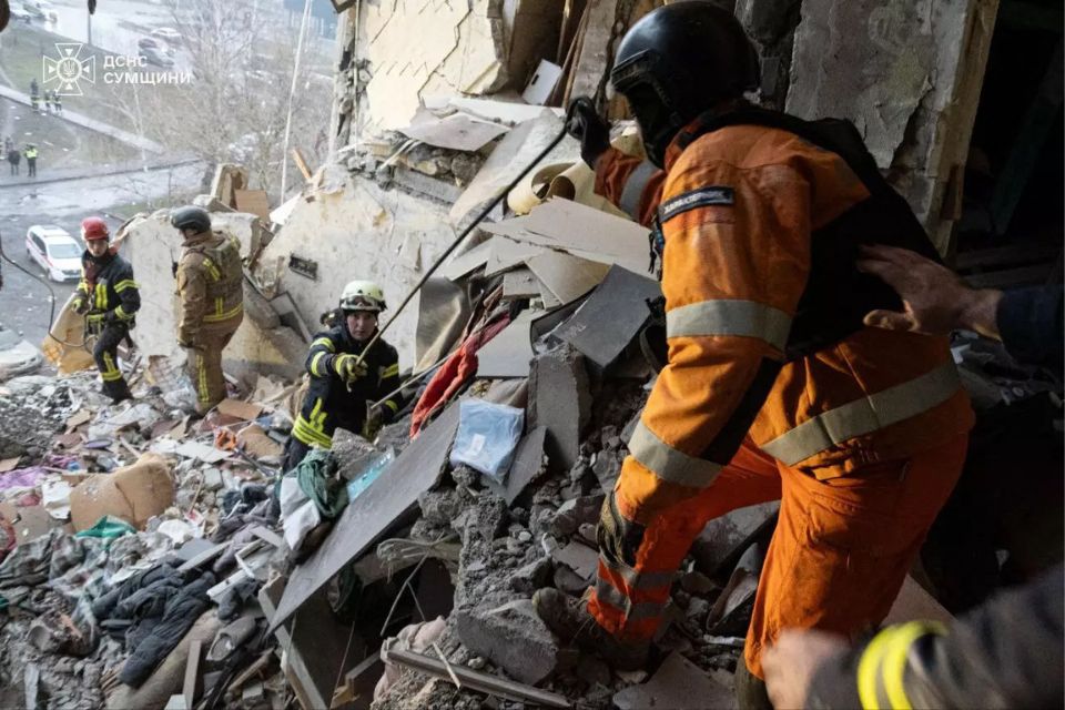 /"AFP PHOTO / UKRAINIAN EMERGENCY SERVICE