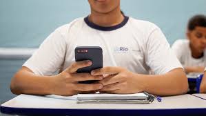 Celular foi banido de escolas/Foto: Divulgação Celular foi banido de escolas/Foto: Divulgação
