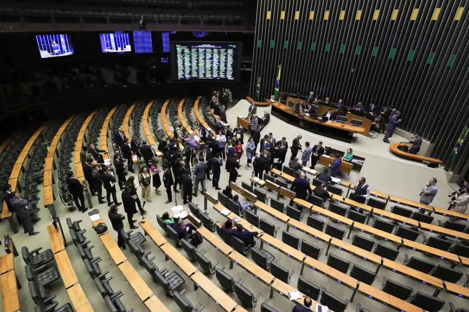 Van Hattem é defensor ferrenho da anistia para os vândalos/Crédito: Agência Brasil Van Hattem é defensor ferrenho da anistia para os vândalos/Crédito: Agência Brasil
