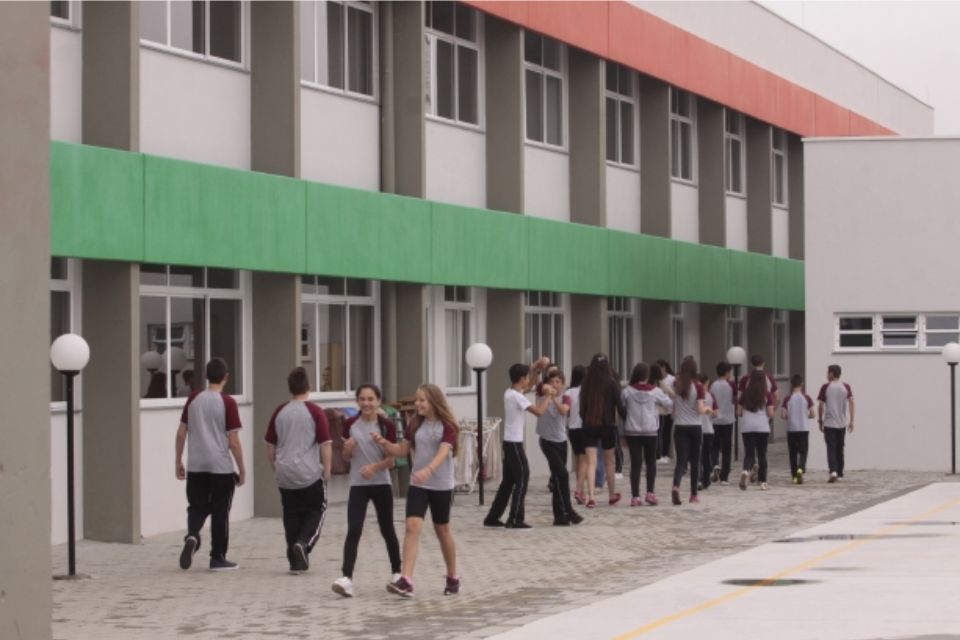 Segundo o governo do Estado de Santa Catarina, a nova lei deve tirar das escolas principalmente as músicas dos gêneros funk, trap, arrocha e similares/Crédito: James Tavares / Secom