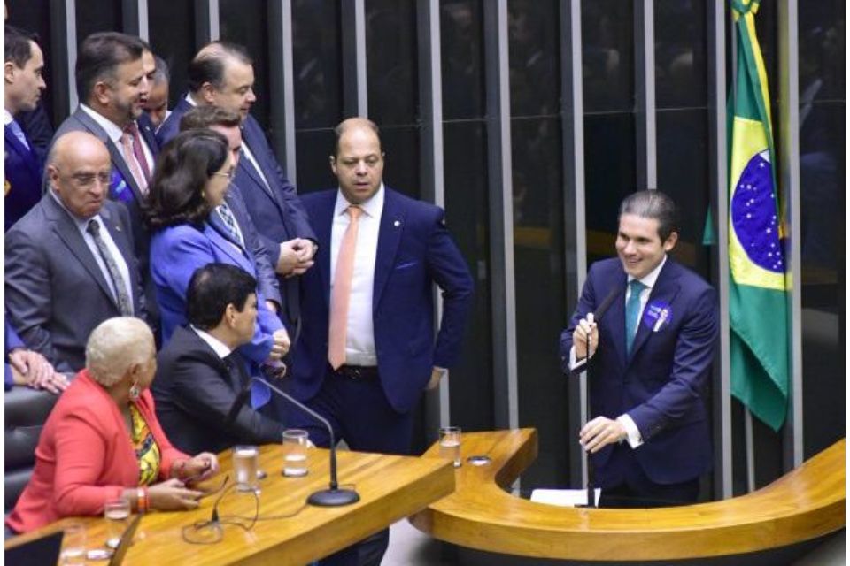 Hugo Motta (D) prometeu humildade na gestão à frente da Câmara/Crédito: Zeca Ribeiro/Câmara dos Deputados Hugo Motta (D) prometeu humildade na gestão à frente da Câmara/Crédito: Zeca Ribeiro/Câmara dos Deputados