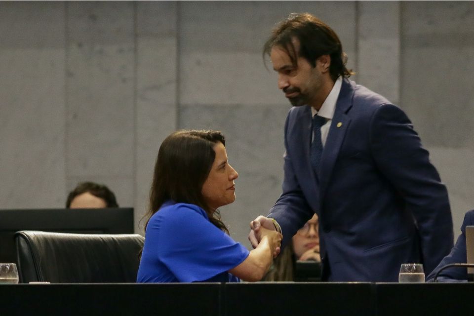 Governadora Raquel Lyra (PSDB) e o líder da oposição da Alepe, Diogo Moraes (PSB)/Rafael Vieira/DP Foto Governadora Raquel Lyra (PSDB) e o líder da oposição da Alepe, Diogo Moraes (PSB)/Rafael Vieira/DP Foto