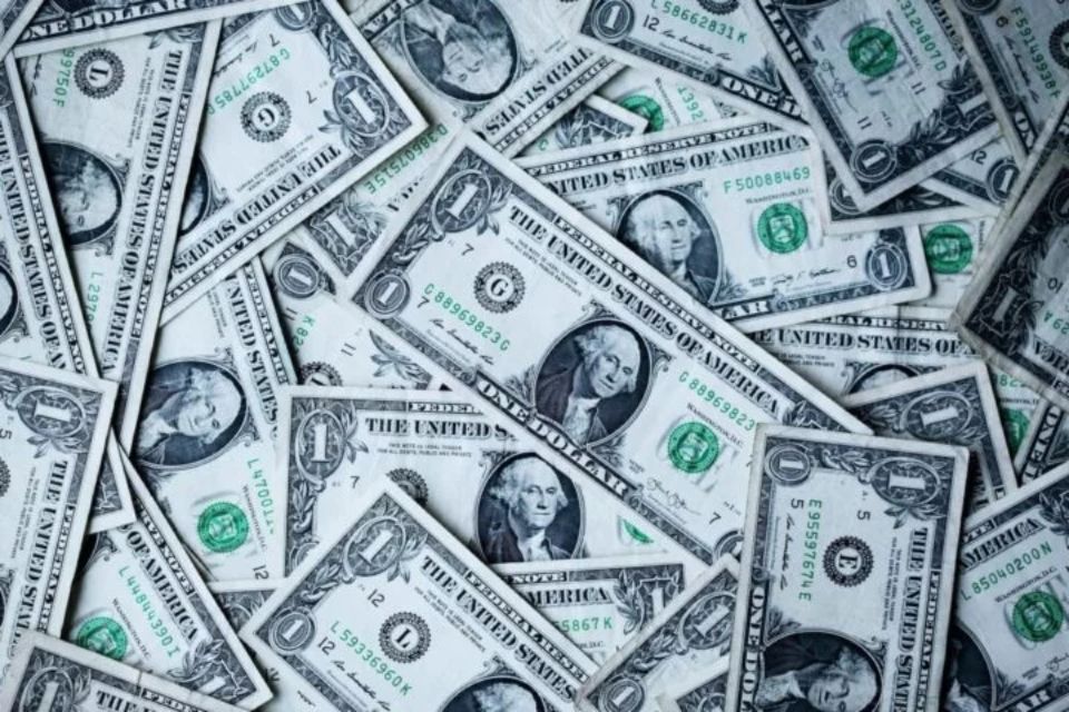 Apesar disso, o dólar deve voltar a ganhar força assim que as medidas adotadas por Trump se tornarem mais concretas no âmbito internacional/Crédito: Alexander Grey Unsplash