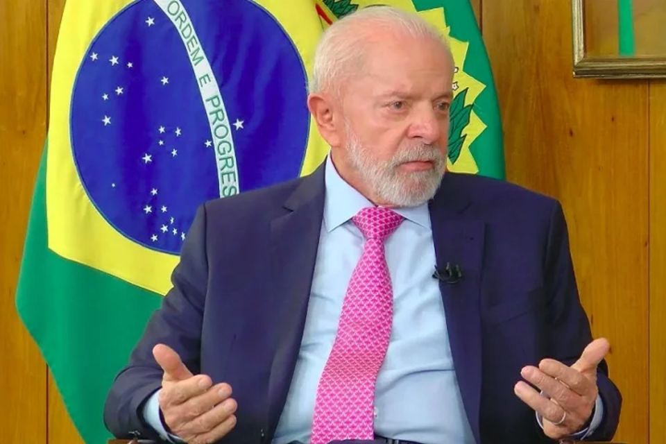 Lula: ''Queremos fazer justiça social, fazer com que quem ganha menos, pague menos, e que quem ganha mais, pague mai''/Crédito: Reprodução/RedeTV Lula: ''Queremos fazer justiça social, fazer com que quem ganha menos, pague menos, e que quem ganha mais, pague mai''/Crédito: Reprodução/RedeTV