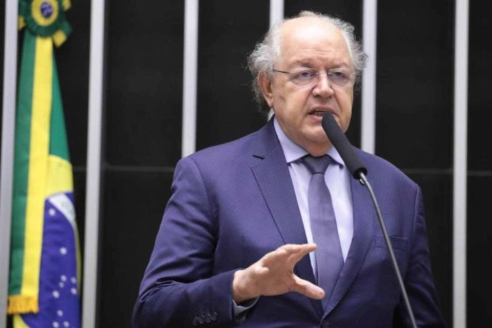 Agora que foi protocolada, a PEC aguarda um despacho da Presidência da Câmara para ser enviada à Comissão de Constituição e Justiça e de Cidadania (CCJ), que avaliará sua admissibilidade/Crédito: Bruno Spada/Câmara dos Deputados Agora que foi protocolada, a PEC aguarda um despacho da Presidência da Câmara para ser enviada à Comissão de Constituição e Justiça e de Cidadania (CCJ), que avaliará sua admissibilidade/Crédito: Bruno Spada/Câmara dos Deputados