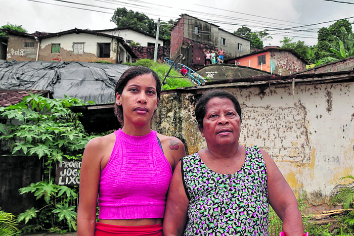 Rafael Vieira/ DP Foto/Juliana e Juracy moram no mesmo local onde uma m&atilde;e e uma filha morreram na madrugada de quinta (6)