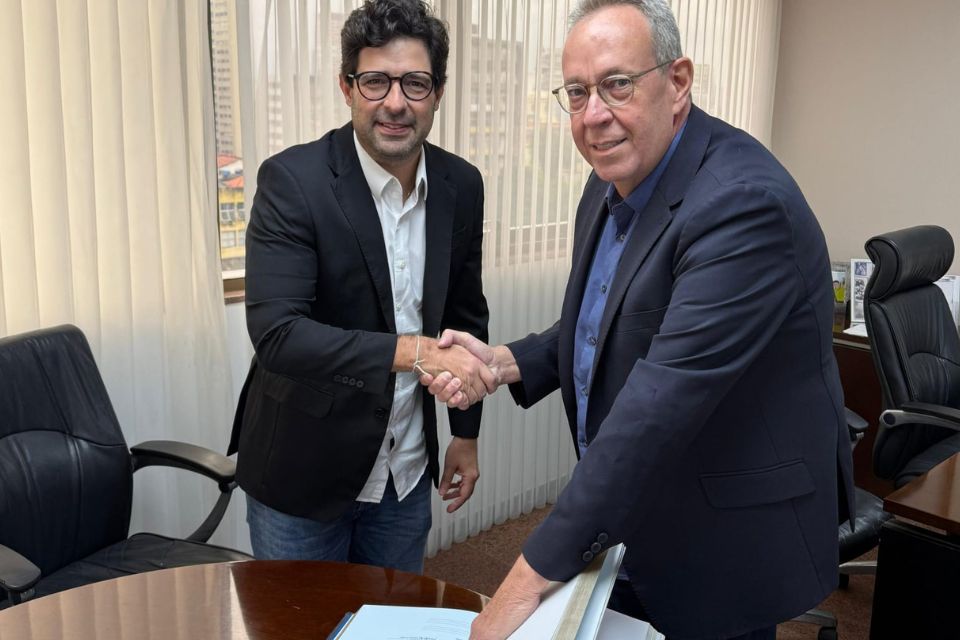 Na foto, da esquerda para a direita: Rodrigo Farias (PSB) e Álvaro Porto (PSDB)