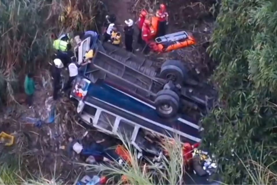 O presidente da Guatemala, Bernardo Arevalo, declarou tr&ecirc;s dias de luto nacional/Cr&eacute;dito: Divulga&ccedil;&atilde;o / Bombeiros da Guatemala