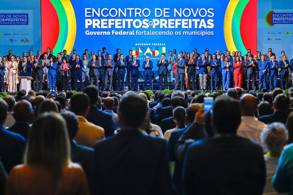 Fala foi aplaudida pelo público e por políticos e ministros que acompanhavam Lula