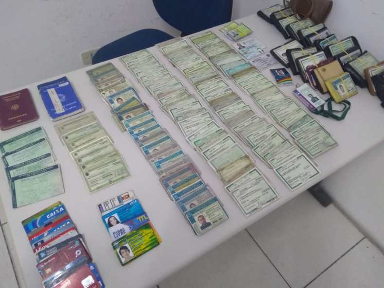 Documentos e objetos perdidos no carnaval devem ser levados para a central