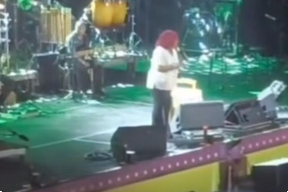 A artista deixou o palco duas vezes/Foto: Reprodução/Instagram A artista deixou o palco duas vezes/Foto: Reprodução/Instagram