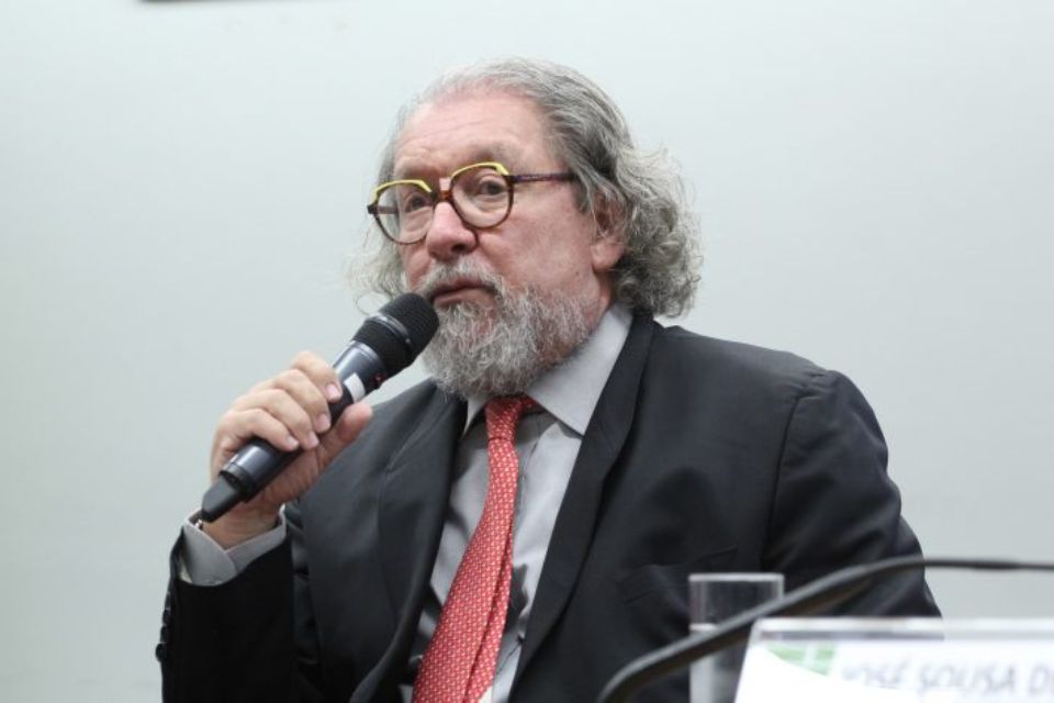 Kakay é um membro ativo do Prerrogativas, grupo formado por juristas, advogados e acadêmicos de Direito de orientação progressista