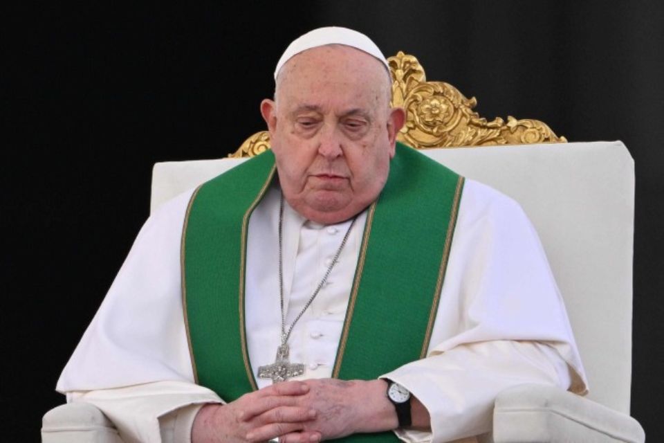 Papa está sem febre e continua tratamento para infecção polimicrobiana das vias respiratórias, diz Vaticano/Crédito: Alberto PIZZOLI / AFP Papa está sem febre e continua tratamento para infecção polimicrobiana das vias respiratórias, diz Vaticano/Crédito: Alberto PIZZOLI / AFP