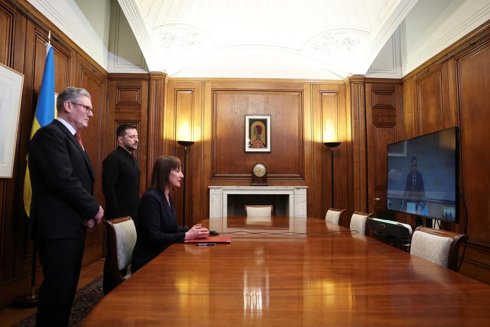 Presidente Zelensky se reuniu com 15 l&iacute;deres da Europa/TOBY MELVILLEPOOLAFP