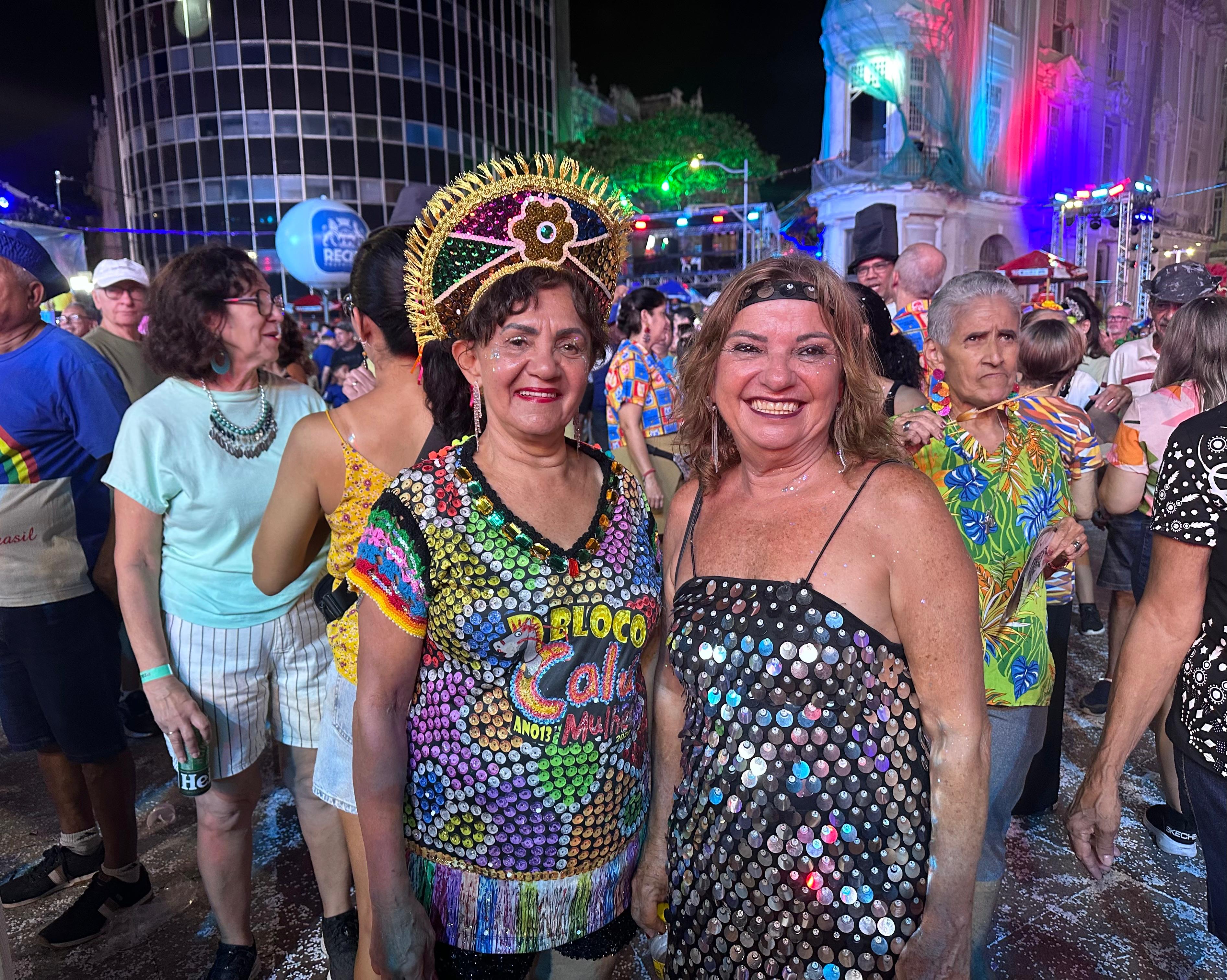A foliã Lourdes Tavares ao lado da amiga recifense, Romilda Paes