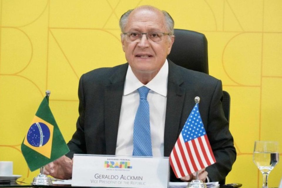 Alckmin: "Nós entendemos a realidade de cada estado, por isso não é obrigatório. É uma proposta. E também não precisa zerar todos, porque isso vai passar"/foto: Cadu Gomes/VPR Alckmin: "Nós entendemos a realidade de cada estado, por isso não é obrigatório. É uma proposta. E também não precisa zerar todos, porque isso vai passar"/foto: Cadu Gomes/VPR