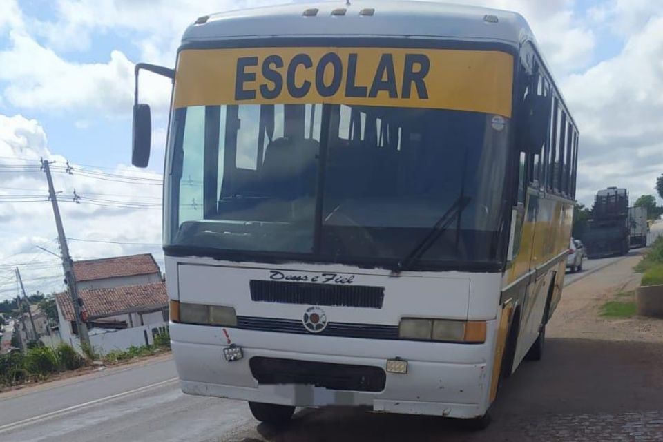 Motorista do &ocirc;nibus foi submetido ao teste do baf&ocirc;metro/Foto: Divulga&ccedil;&atilde;o/PRF