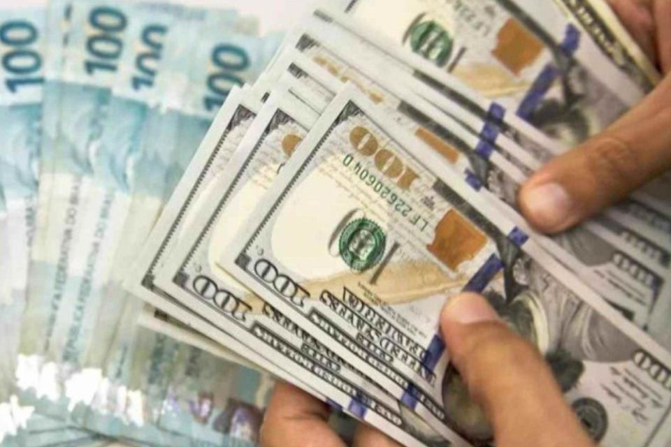 A Bolsa oscilou, mas também teve baixa de 0,78%