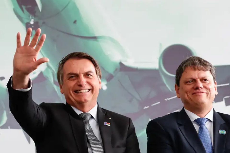Bolsonaro afirmou ainda que "por enquanto, é candidato" para as eleições em 2026, mas desconversou sobre a possibilidade de apoiar o governador de SP/foto: Alan Santos/PR Bolsonaro afirmou ainda que "por enquanto, é candidato" para as eleições em 2026, mas desconversou sobre a possibilidade de apoiar o governador de SP/foto: Alan Santos/PR