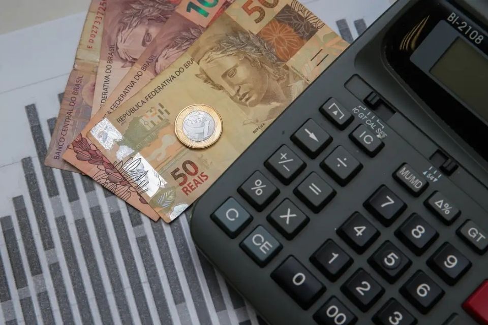Bancos e cartões de crédito são responsáveis por 35,3% das dívidas/Marcello Casal Jr/Agência Brasil