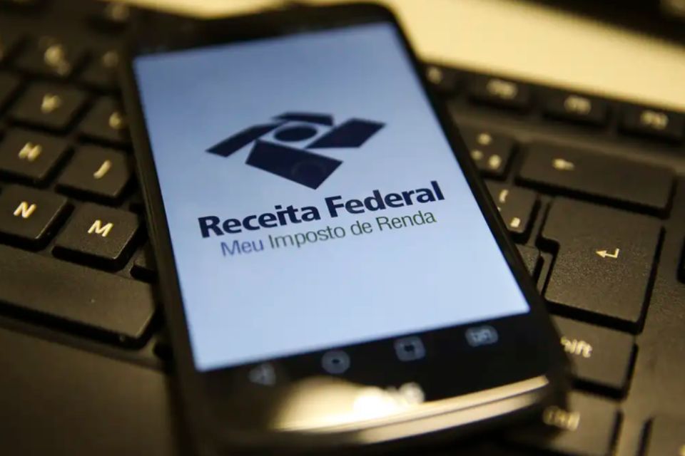 A Declaração do Imposto sobre a Renda das Pessoas Físicas (DIRPF) também pode ser preenchida de forma online/foto: Marcello Casal Jr/Agência Brasil A Declaração do Imposto sobre a Renda das Pessoas Físicas (DIRPF) também pode ser preenchida de forma online/foto: Marcello Casal Jr/Agência Brasil