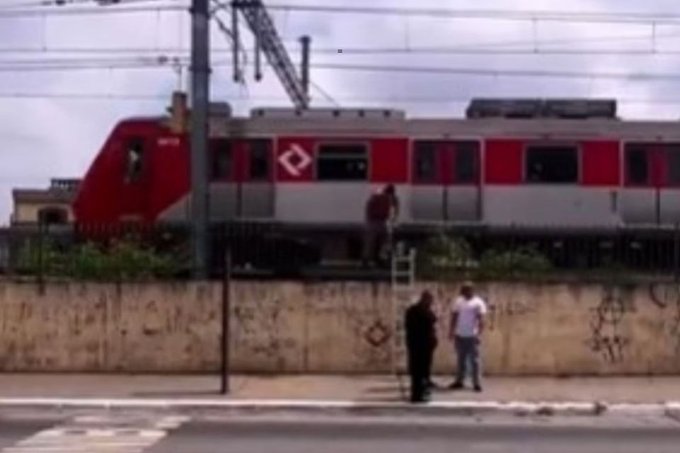 O jovem morreu enquanto tentava pegar uma bola/Foto: Reprodução/Redes sociais