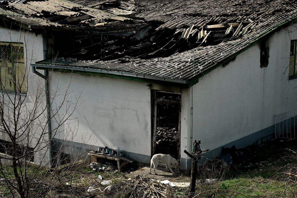 Vista de uma boate incendiada dentro da qual ocorreu um incêndio que matou 51 pessoas em Kocani/Foto: Robert ATANASOVSKI/AFP Vista de uma boate incendiada dentro da qual ocorreu um incêndio que matou 51 pessoas em Kocani/Foto: Robert ATANASOVSKI/AFP