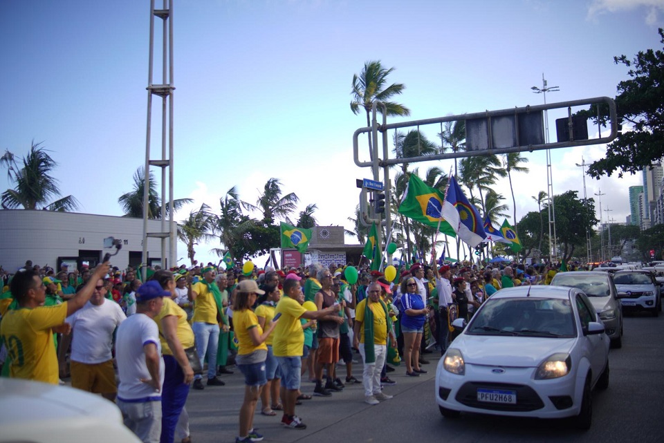 Movimentação foi tranquila e não impediu fluxo de veículos na Avenida Boa Viagem/Francisco Silva/DP Foto Movimentação foi tranquila e não impediu fluxo de veículos na Avenida Boa Viagem/Francisco Silva/DP Foto