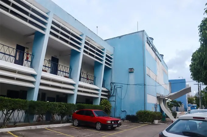 /Localizado na Rua Benfica, o prédio da Politécnica recebeu gerações de alunos que ajudaram a construir o estado