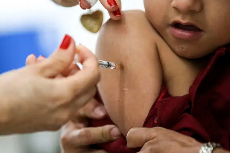 O sarampo é tão altamente infeccioso que é necessária uma imunidade de 95% para evitar epidemias, segundo a OMS/foto: Marcelo Camargo/Arquivo Agência Brasil