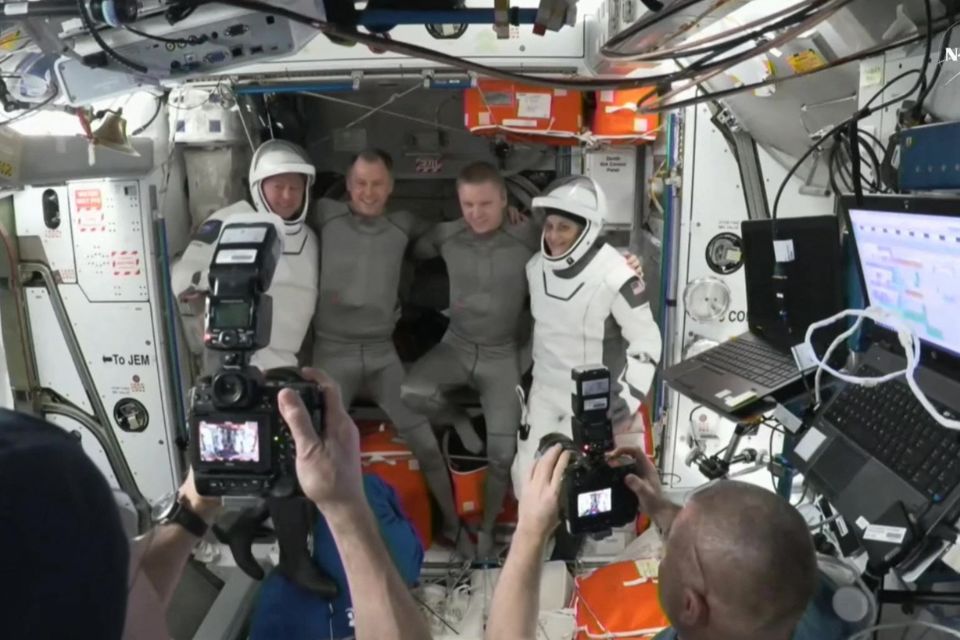 A cápsula Crew Dragon, da empresa Space X, desacoplou-se da ISS às 05h05 GMT (02h05 de Brasília)/foto: NASA/AFP A cápsula Crew Dragon, da empresa Space X, desacoplou-se da ISS às 05h05 GMT (02h05 de Brasília)/foto: NASA/AFP