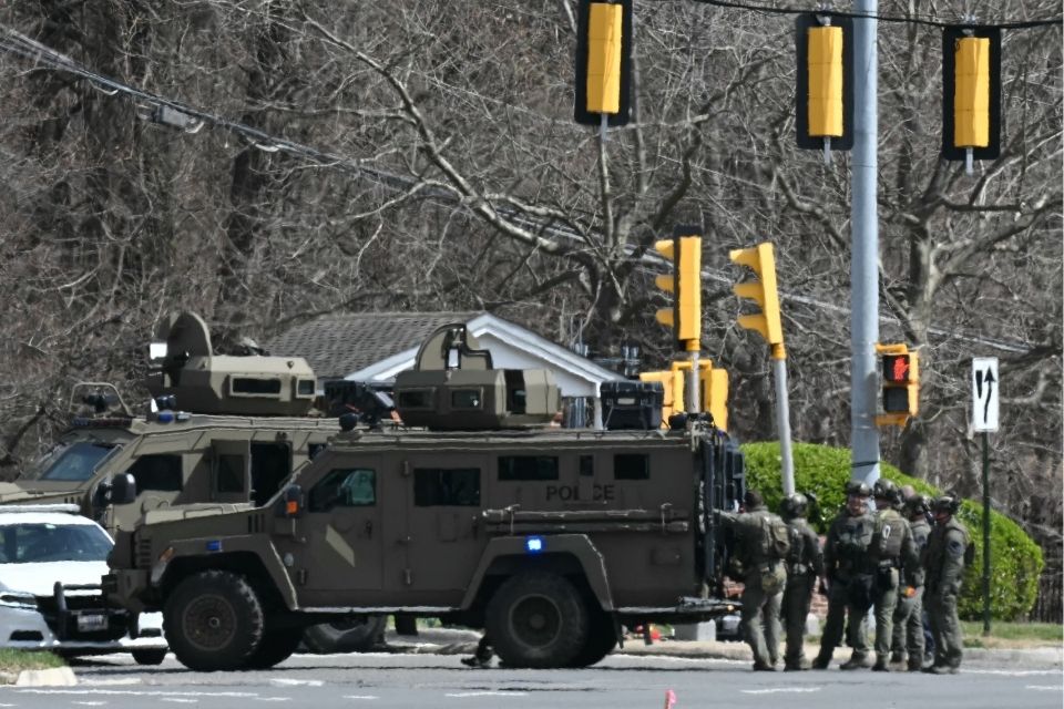A polícia foi mobilizada para o local após denúncias sobre um homem armado próximo ao portão principal da CIA/foto: SAUL LOEB/AFP A polícia foi mobilizada para o local após denúncias sobre um homem armado próximo ao portão principal da CIA/foto: SAUL LOEB/AFP