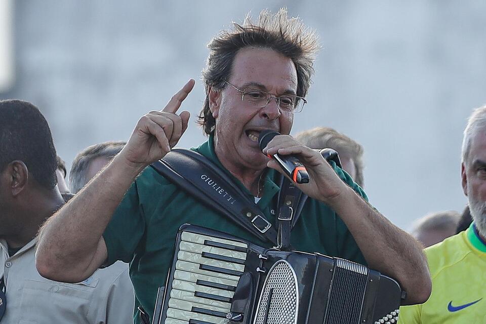Gilson Machado Neto, além de político, também é sanfoneiro