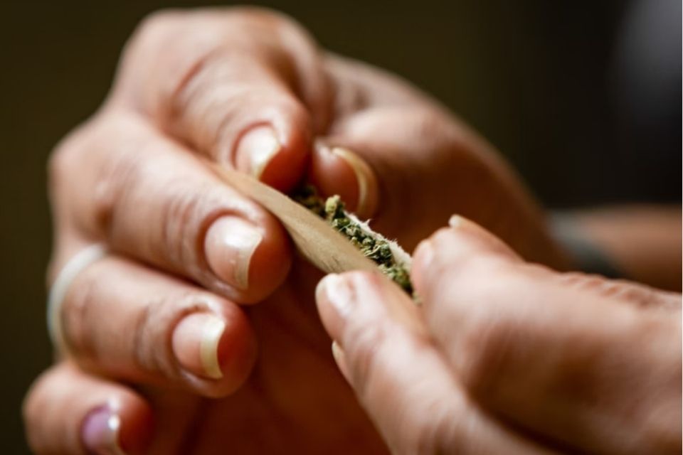 O homem pagou R$ 210, esperava receber 30 gramas maconha/foto: Aline Massuca/Metr&oacute;poles