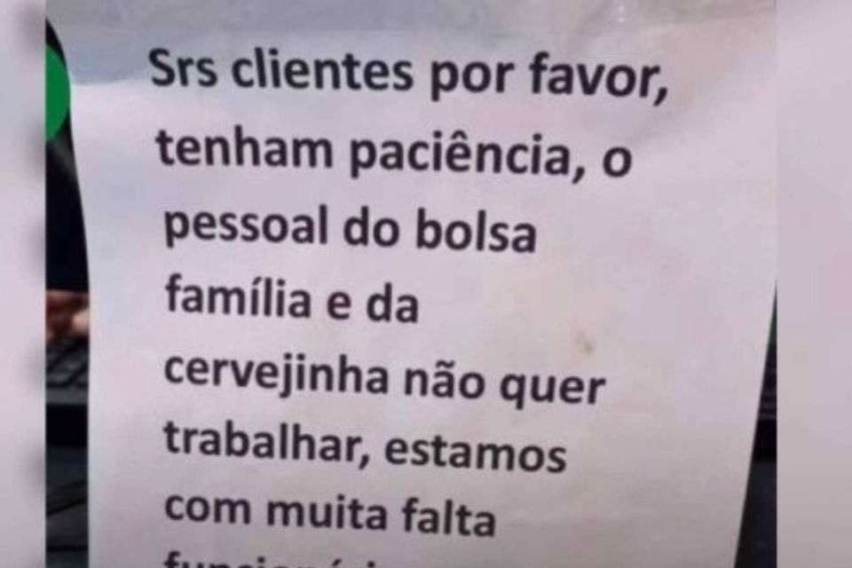 "Srs clientes por favor, tenham paciência, o pessoal do bolsa família e da cervejinha não quer trabalhar, estamos com muita falta de funcionários", diz cartaz colado em unidade da Freshouse em São Paulo/foto: Reprodução/X "Srs clientes por favor, tenham paciência, o pessoal do bolsa família e da cervejinha não quer trabalhar, estamos com muita falta de funcionários", diz cartaz colado em unidade da Freshouse em São Paulo/foto: Reprodução/X