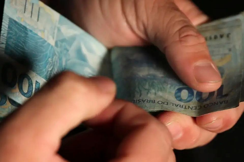 O novo teto é 0,05 ponto percentual maior que o limite atual, de 1,8% ao mês, nível que vigorava desde o início de janeiro/foto: José Cruz/Agência Brasil O novo teto é 0,05 ponto percentual maior que o limite atual, de 1,8% ao mês, nível que vigorava desde o início de janeiro/foto: José Cruz/Agência Brasil