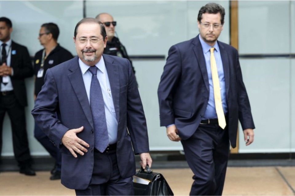 Vilardi (E, acompanhado de Fabio Wajngarten) chegou a pedir a adoção do juiz de garantias para o processo/Crédito: Fabio Rodrigues-Pozzebom/Agência Brasil Vilardi (E, acompanhado de Fabio Wajngarten) chegou a pedir a adoção do juiz de garantias para o processo/Crédito: Fabio Rodrigues-Pozzebom/Agência Brasil