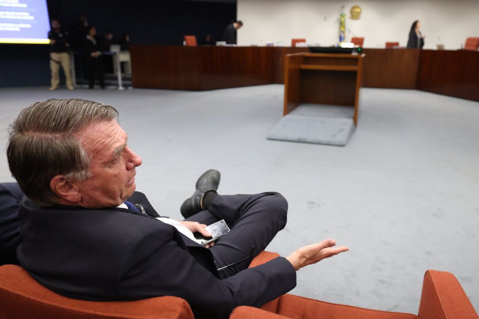 Ontem (25), Bolsonaro assistiu o julgamento presencial/Crédito: : Antonio Augusto/STF Ontem (25), Bolsonaro assistiu o julgamento presencial/Crédito: : Antonio Augusto/STF