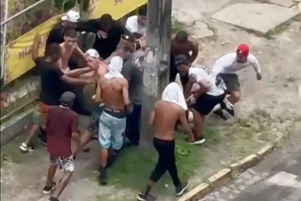 Imagens de violência chocaram os usuários das redes sociais/Foto: Reprodução/Rede sociais Imagens de violência chocaram os usuários das redes sociais/Foto: Reprodução/Rede sociais