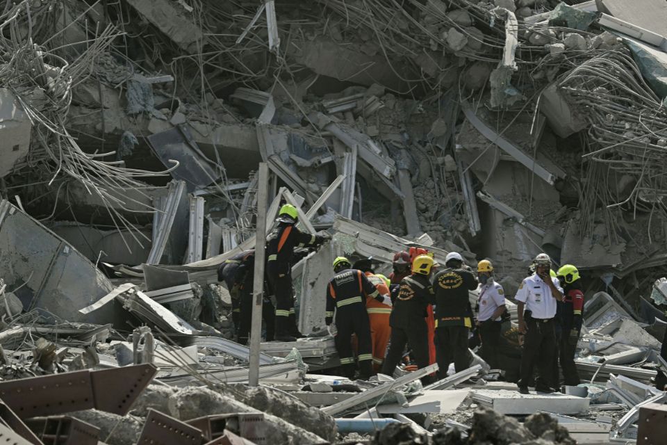 O terremoto foi seguido por um tremor secundário de 6,4 graus de magnitude