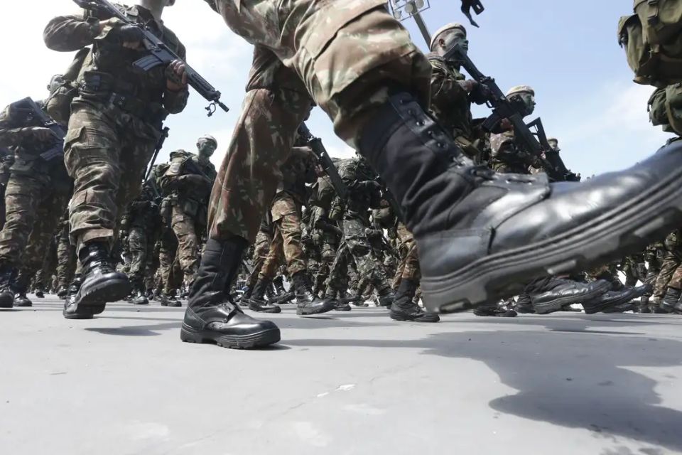 Conforme a nova tabela, o valor do soldo - vencimento básico - varia conforme a graduação e posto dos militares/Crédito: Paulo Pinto / Agência Brasil Conforme a nova tabela, o valor do soldo - vencimento básico - varia conforme a graduação e posto dos militares/Crédito: Paulo Pinto / Agência Brasil