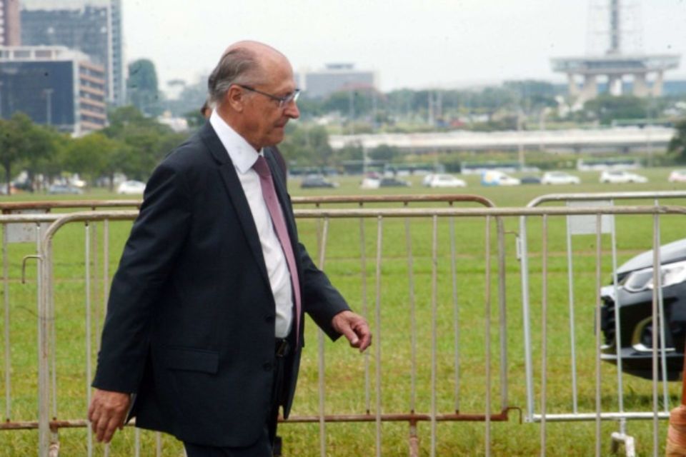''Nos parece um equívoco o que foi feito. Isso vai encarecer o produto nos EUA'', disse Alckmin, sobre taxação de aço e alumínio/Crédito: Ed Alves/CB ''Nos parece um equívoco o que foi feito. Isso vai encarecer o produto nos EUA'', disse Alckmin, sobre taxação de aço e alumínio/Crédito: Ed Alves/CB