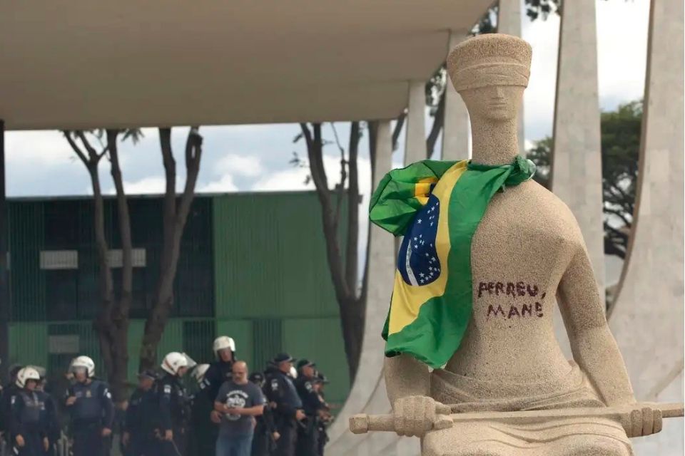 Moraes impôs algumas medidas cautelares como o uso de tornozeleira eletrônica e proibição de utilização de redes sociais/foto: Joedson Alves/Agencia Brasil Moraes impôs algumas medidas cautelares como o uso de tornozeleira eletrônica e proibição de utilização de redes sociais/foto: Joedson Alves/Agencia Brasil