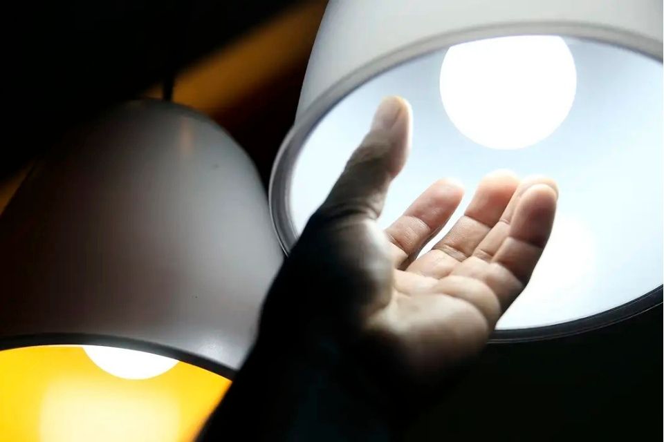 Criadas em 2015 pela Aneel, as bandeiras tarifárias refletem os custos variáveis da geração de energia elétrica/foto: Marcelo Camargo/Agência Brasil Criadas em 2015 pela Aneel, as bandeiras tarifárias refletem os custos variáveis da geração de energia elétrica/foto: Marcelo Camargo/Agência Brasil