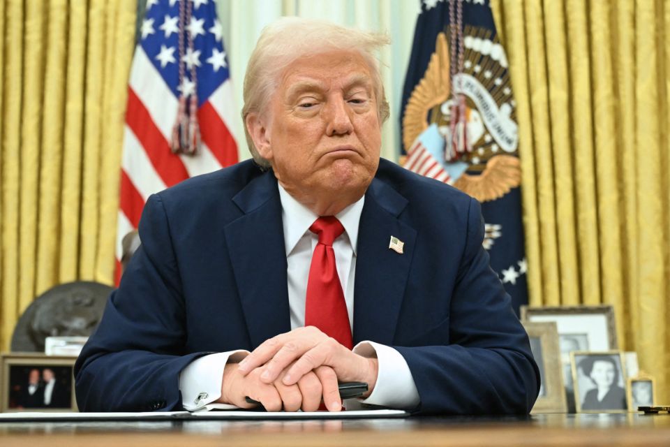O objetivo de Trump é financiar pelo menos em parte os cortes de impostos que quer aplicar aos americanos/Crédito: SAUL LOEB / AFP O objetivo de Trump é financiar pelo menos em parte os cortes de impostos que quer aplicar aos americanos/Crédito: SAUL LOEB / AFP