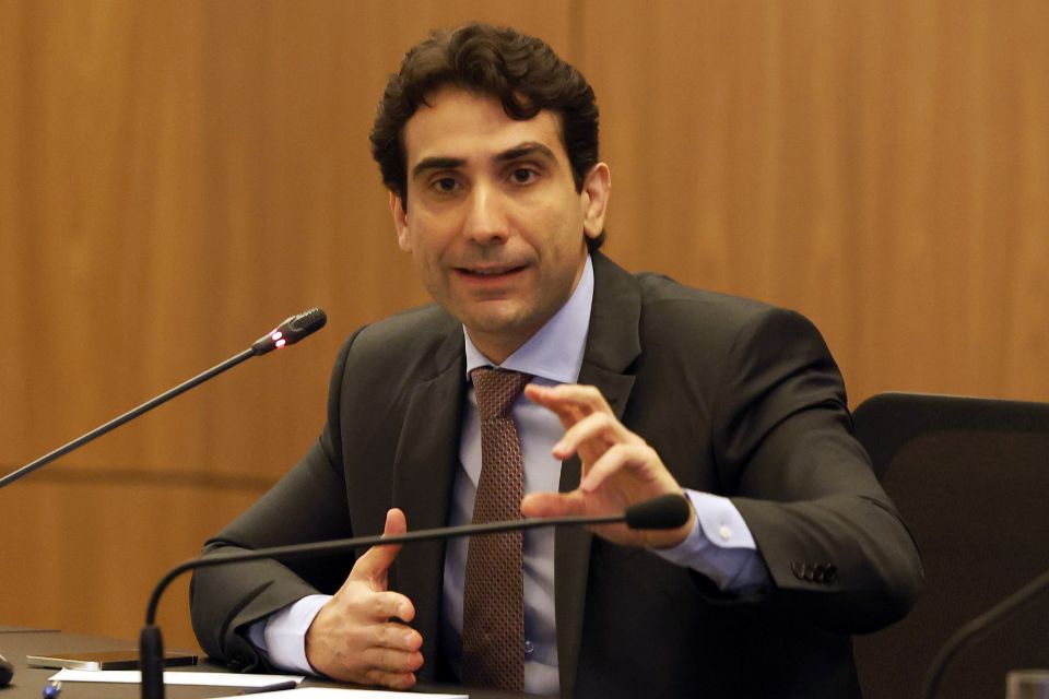 Segundo os analistas do mercado financeiro, o principal motivo pela alta da SELIC é a incerteza fiscal do governo Lula/Crédito: Antônio Cruz/Agência Brasil Segundo os analistas do mercado financeiro, o principal motivo pela alta da SELIC é a incerteza fiscal do governo Lula/Crédito: Antônio Cruz/Agência Brasil