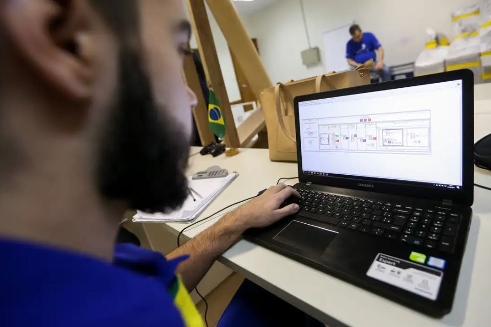 As novas regras valem para as emissões de Nota Fiscal Eletrônica (NF-e) ou a Nota Fiscal de Consumidor Eletrônica (NFC-e)/Crédito: Marcelo Camargo / Agência Brasil As novas regras valem para as emissões de Nota Fiscal Eletrônica (NF-e) ou a Nota Fiscal de Consumidor Eletrônica (NFC-e)/Crédito: Marcelo Camargo / Agência Brasil